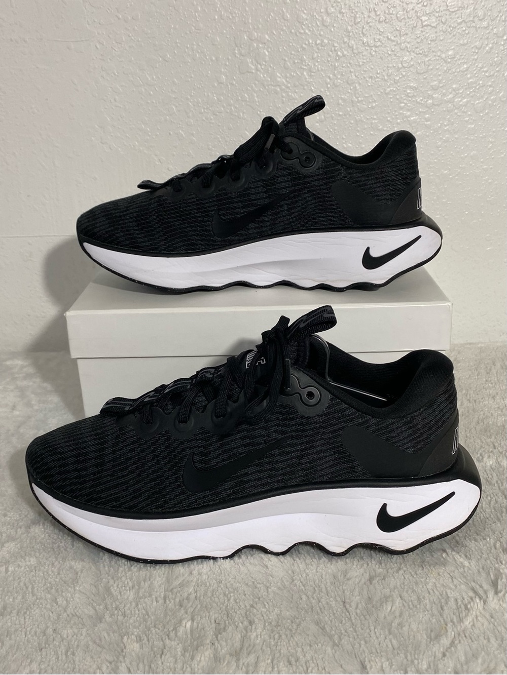 Nike Motiva Walking Shoes Black Anthracite White Women’s Size 8.5 - Picture 2 of 10